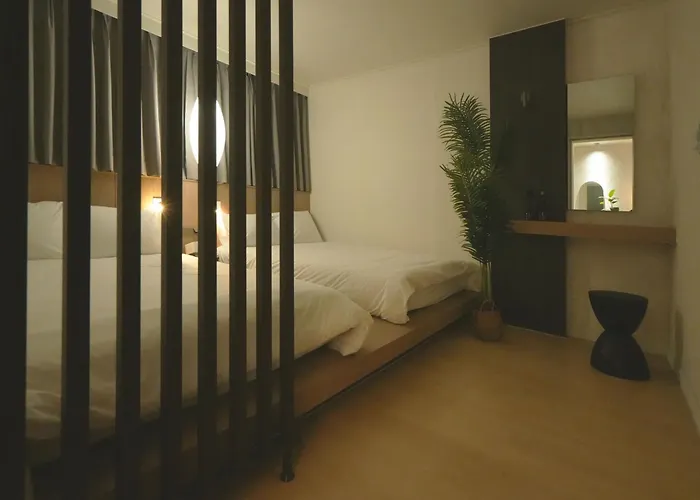 Maril Ro Hongdae Seul